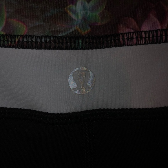 lulu lemon booty shorts - Picture 5 of 8